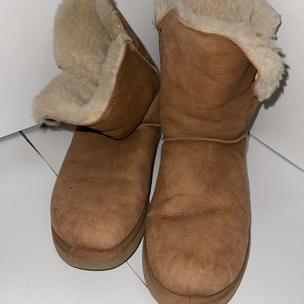 Ugg Bailey Button Chestnut Size 10